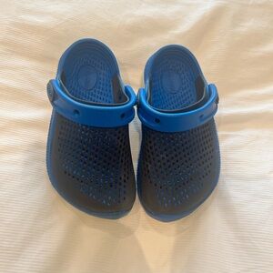 CROCS Kids LiteRide Navy and Blue Shoes